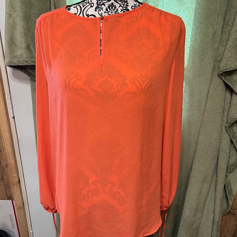 WOMEN'S SIZE MEDIUM PEACHY ORANGE COLOR BLOUSE TOP